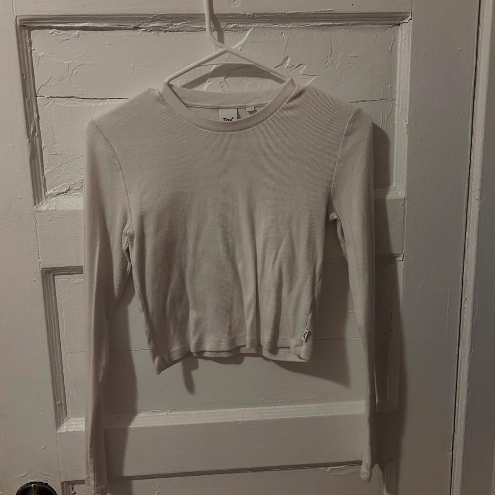Aritzia TNA cropped long sleeve